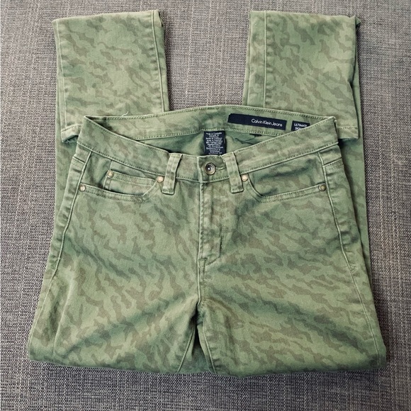 Calvin Klein Ultimate Skinny Winterberry Camo & Green Camo Jeans - Set of 2 - Picture 14 of 16